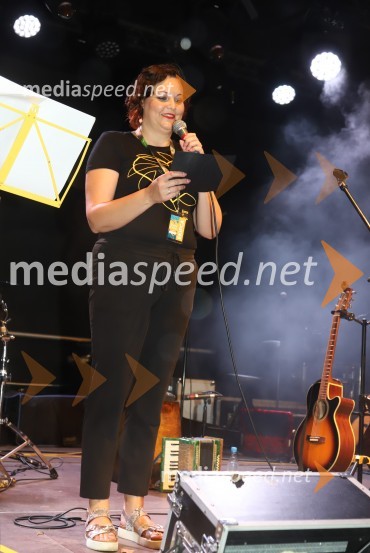  Lucija Smolnik, direktor festivalaMi2, otvoritev festivala in 18. Kantfesta