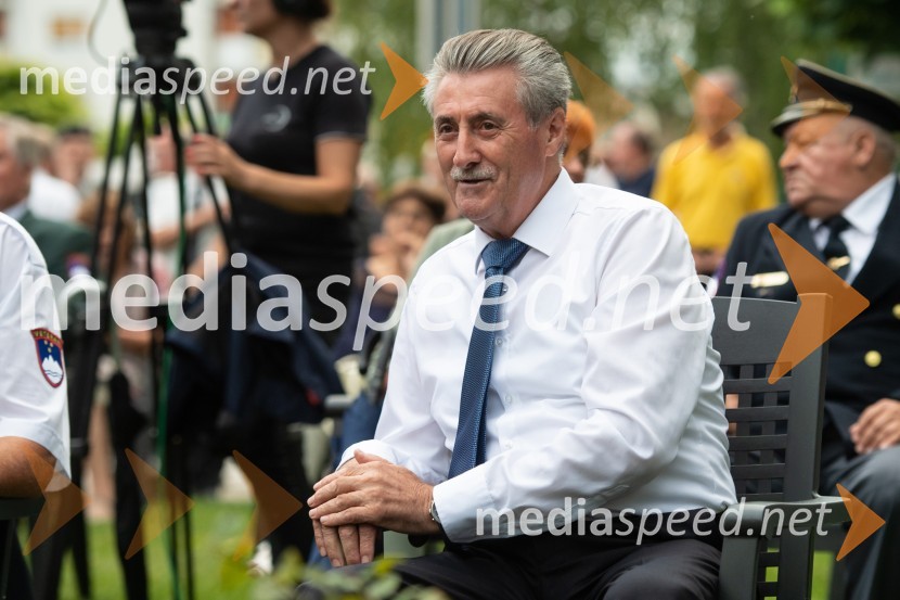  Geza Erniša, nekdanji evangeličanski škofProslava ob 101. obletnici združitve prekmurskih Slovencev z matičnim narodom