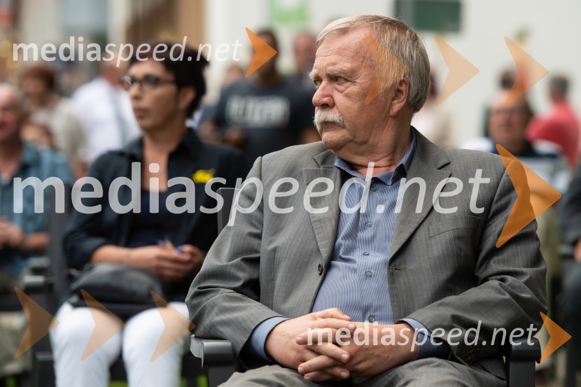  Marjan Šiftar, nekdanji ambasador v MakedonijiProslava ob 101. obletnici združitve prekmurskih Slovencev z matičnim narodom