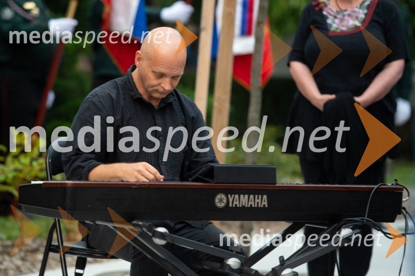  Dejan Berden, pianist, glasbenik, producentProslava ob 101. obletnici združitve prekmurskih Slovencev z matičnim narodom