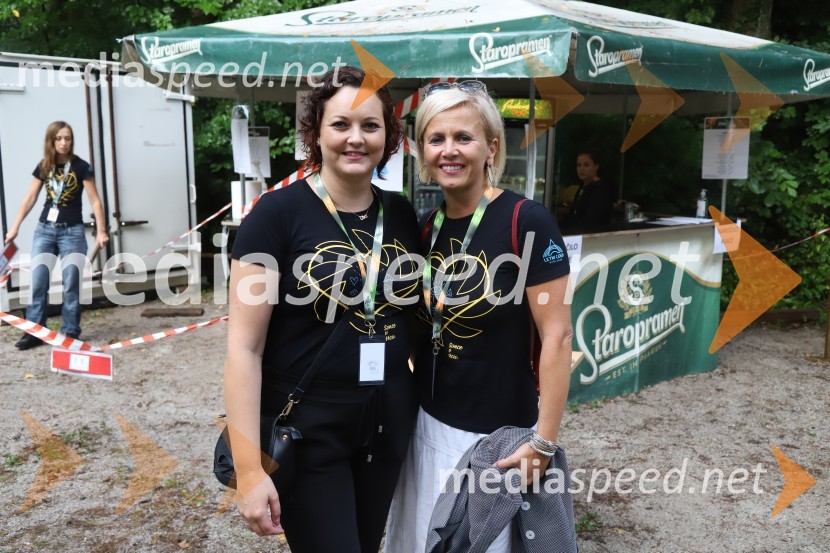  Lucija Smolnik, direktor festivala;  Anita  Mlakar, moderatorka in svetovalka za odnose z javnostmiNeisha, Letni oder Ruše 2020