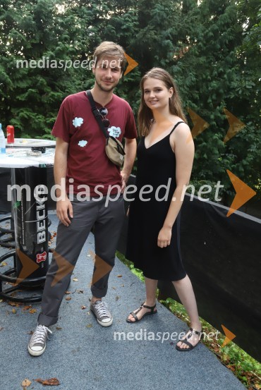  Jure  Pišek, glasbenik, član skupine Infected;  Klara Klasinc, pevka, GroovocadoNeisha, Letni oder Ruše 2020