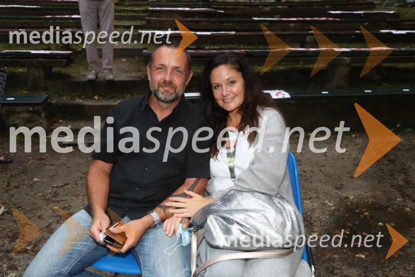  Dejan Rebernik,  direktor Adverta, spletni marketing;  Urška  Repolusk, županja občine RušeNeisha, Letni oder Ruše 2020