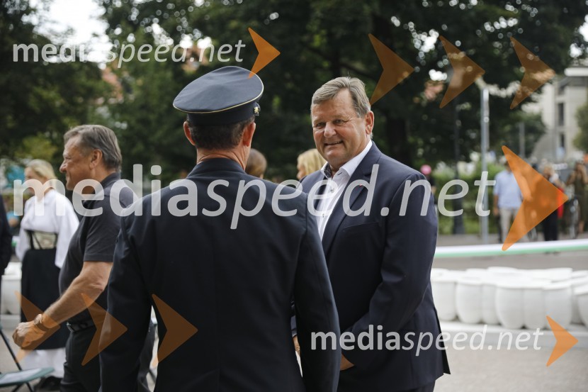  Zoran Janković, župan, Mestna občina Ljubljana;  ... ; dr. Aleksander Jevšek, župan, Mestna občina Murska SobotaOdkritje spomenika, posvečenega 100. obletnici priključitve Prekmurja in združitve prekmurskih Slovencev z matičnim narodom