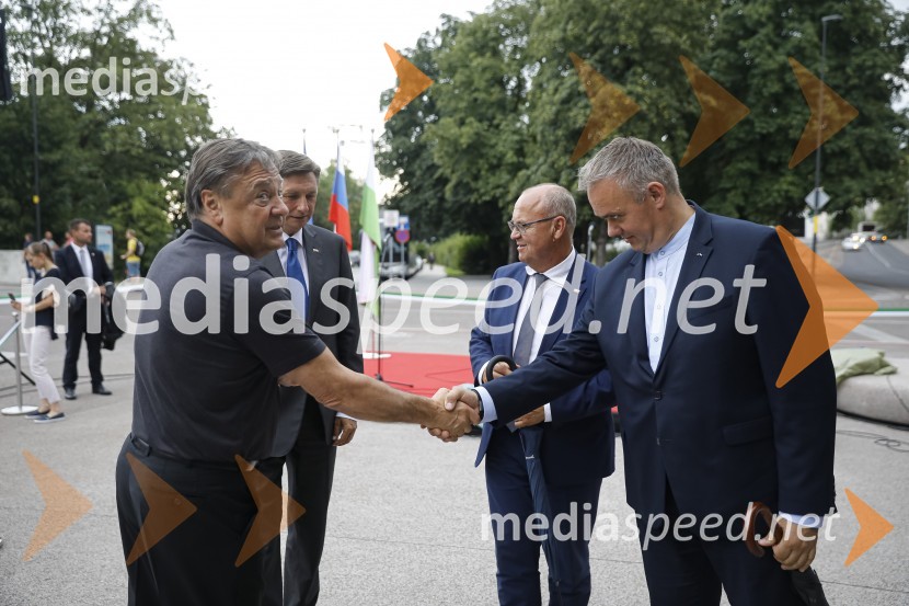 Zoran Janković, župan, Mestna občina Ljubljana;  Borut Pahor, predsednik Republike Slovenije;  ... ;  ... Odkritje spomenika, posvečenega 100. obletnici priključitve Prekmurja in združitve prekmurskih Slovencev z matičnim narodom