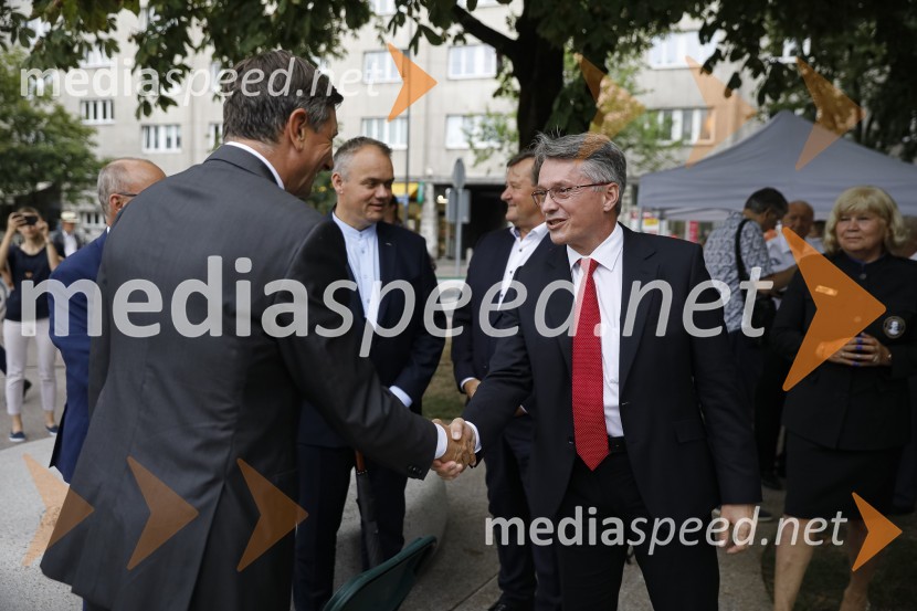  Borut Pahor, predsednik Republike Slovenije;  ... ;  ... ; mag. Lučka  Lazarev Šerbec,  ravnateljica OŠ Borcev za severno mejoOdkritje spomenika, posvečenega 100. obletnici priključitve Prekmurja in združitve prekmurskih Slovencev z matičnim narodom