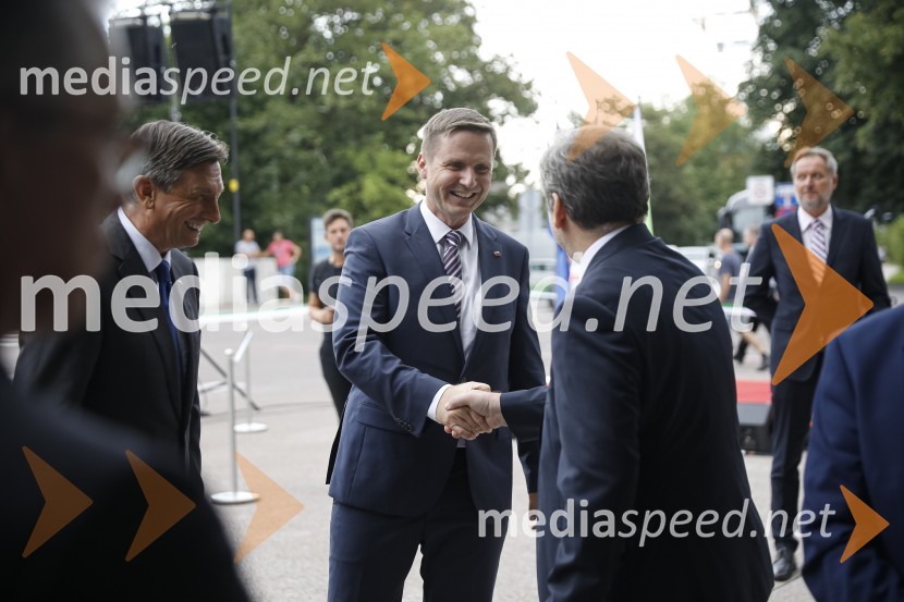  Borut Pahor, predsednik Republike Slovenije;  Igor Zorčič, predsednik odbora Državnega zbora RS za infrastrukturo, okolje in prostor;  ... ;  ... Odkritje spomenika, posvečenega 100. obletnici priključitve Prekmurja in združitve prekmurskih Slovencev z matičnim narodom