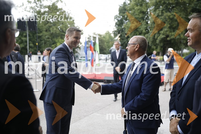  Igor Zorčič, predsednik odbora Državnega zbora RS za infrastrukturo, okolje in prostor;  ... Odkritje spomenika, posvečenega 100. obletnici priključitve Prekmurja in združitve prekmurskih Slovencev z matičnim narodom