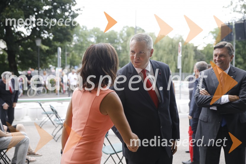  Tanja  Fajon, poslanka v Evropskem parlamentu; mag. Dejan  Židan, Poslanec Državnega zbora Republike Slovenije;  Borut Pahor, predsednik Republike SlovenijeOdkritje spomenika, posvečenega 100. obletnici priključitve Prekmurja in združitve prekmurskih Slovencev z matičnim narodom