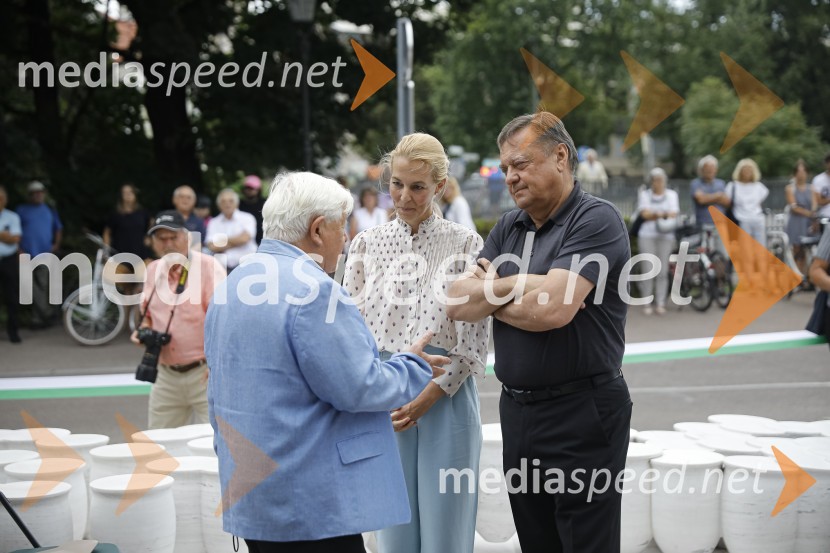  Milan Kučan, nekdanji predsednik Republike Slovenije;  ... ;  Zoran Janković, župan, Mestna občina LjubljanaOdkritje spomenika, posvečenega 100. obletnici priključitve Prekmurja in združitve prekmurskih Slovencev z matičnim narodom