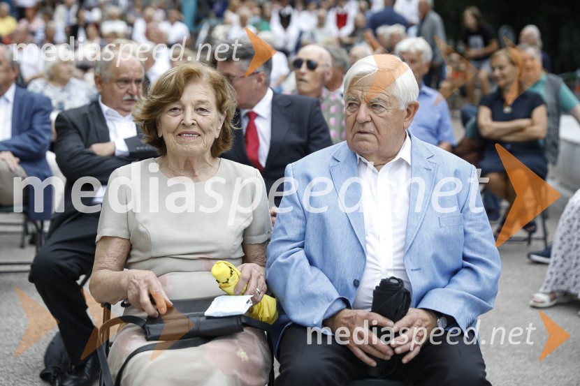  Štefka Kučan;  Milan Kučan, nekdanji predsednik Republike SlovenijeOdkritje spomenika, posvečenega 100. obletnici priključitve Prekmurja in združitve prekmurskih Slovencev z matičnim narodom