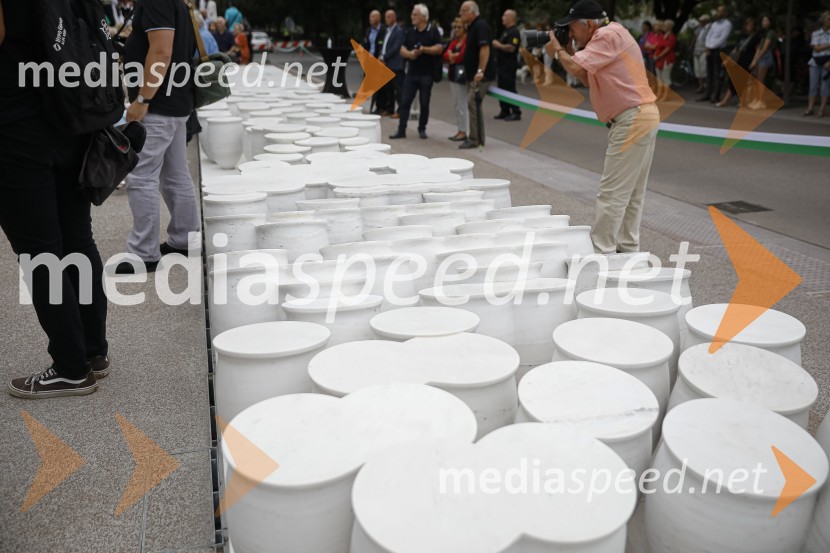 Spomenik akademskega kiparja Zorana Srdića JanežičaOdkritje spomenika, posvečenega 100. obletnici priključitve Prekmurja in združitve prekmurskih Slovencev z matičnim narodom