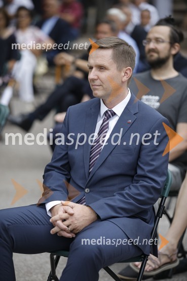  Igor Zorčič, predsednik odbora Državnega zbora RS za infrastrukturo, okolje in prostorOdkritje spomenika, posvečenega 100. obletnici priključitve Prekmurja in združitve prekmurskih Slovencev z matičnim narodom