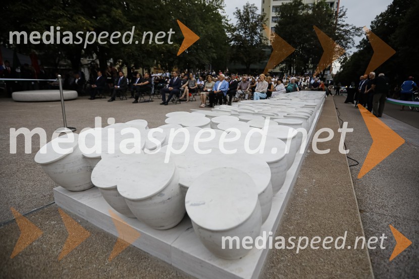 Spomenik akademskega kiparja Zorana Srdića JanežičaOdkritje spomenika, posvečenega 100. obletnici priključitve Prekmurja in združitve prekmurskih Slovencev z matičnim narodom