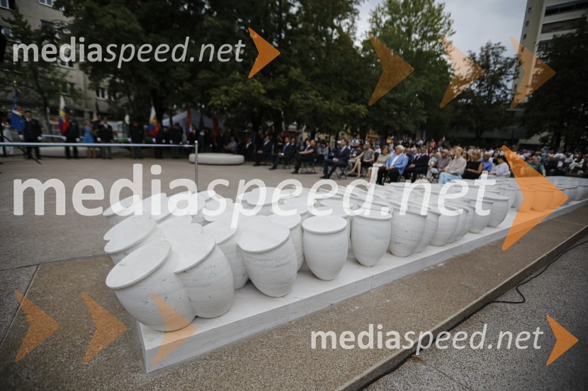 Spomenik akademskega kiparja Zorana Srdića JanežičaOdkritje spomenika, posvečenega 100. obletnici priključitve Prekmurja in združitve prekmurskih Slovencev z matičnim narodom