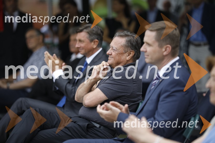  Borut Pahor, predsednik Republike Slovenije;  Zoran Janković, župan, Mestna občina Ljubljana;  Igor Zorčič, predsednik odbora Državnega zbora RS za infrastrukturo, okolje in prostorOdkritje spomenika, posvečenega 100. obletnici priključitve Prekmurja in združitve prekmurskih Slovencev z matičnim narodom