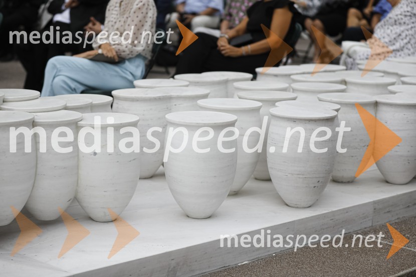 Spomenik akademskega kiparja Zorana Srdića JanežičaOdkritje spomenika, posvečenega 100. obletnici priključitve Prekmurja in združitve prekmurskih Slovencev z matičnim narodom