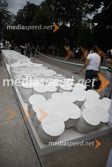 Spomenik akademskega kiparja Zorana Srdića JanežičaOdkritje spomenika, posvečenega 100. obletnici priključitve Prekmurja in združitve prekmurskih Slovencev z matičnim narodom