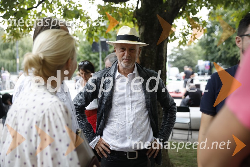  ... ;  Vlado Kreslin, glasbenikOdkritje spomenika, posvečenega 100. obletnici priključitve Prekmurja in združitve prekmurskih Slovencev z matičnim narodom