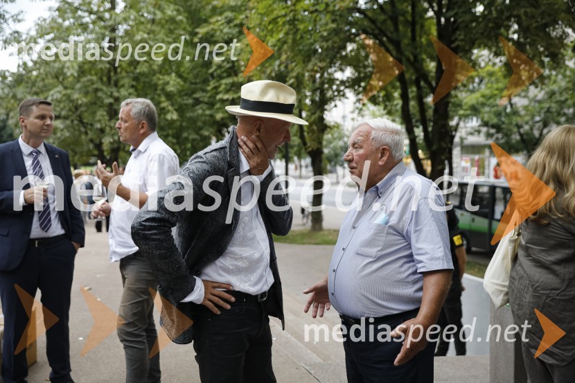  Vlado Kreslin, glasbenik;  ... Odkritje spomenika, posvečenega 100. obletnici priključitve Prekmurja in združitve prekmurskih Slovencev z matičnim narodom