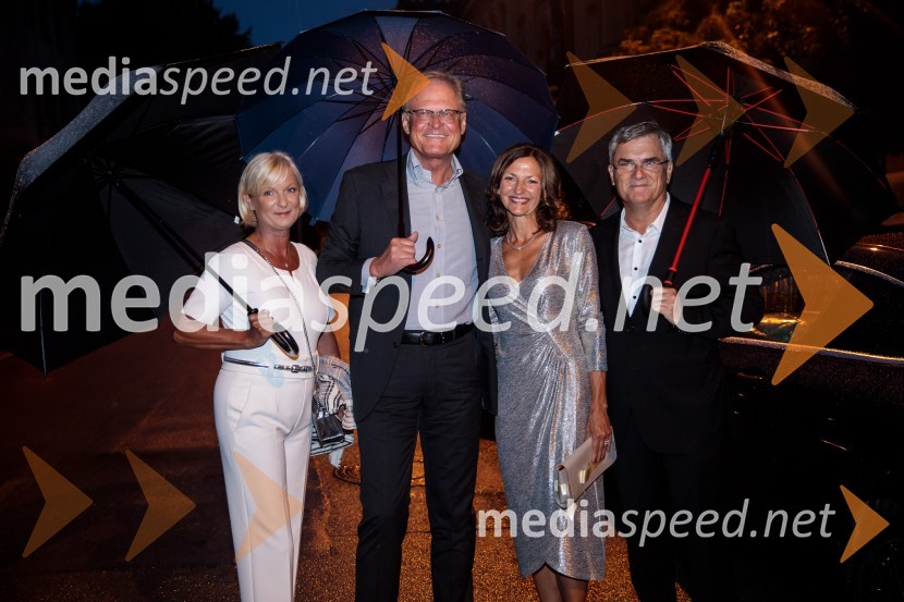  Sonja Poljanšek Škrabec, lastnica Welness centra Sunny;  Janez  Škrabec, direktor Riko d.o.o., predsednik Slovensko-ruskega poslovnega sveta, častni konzul Belorusije; dr. Maja Zalaznik, nekdanja ministrica za izobraževanje, znanost in šport;  Aleksander  Zalaznik, generalni direktor Danfoss Trata, predsednik Združenja ManagerAna Netrebko in Jusif Ejvazov, koncert opernih arij, 68. Ljubljana Festivala