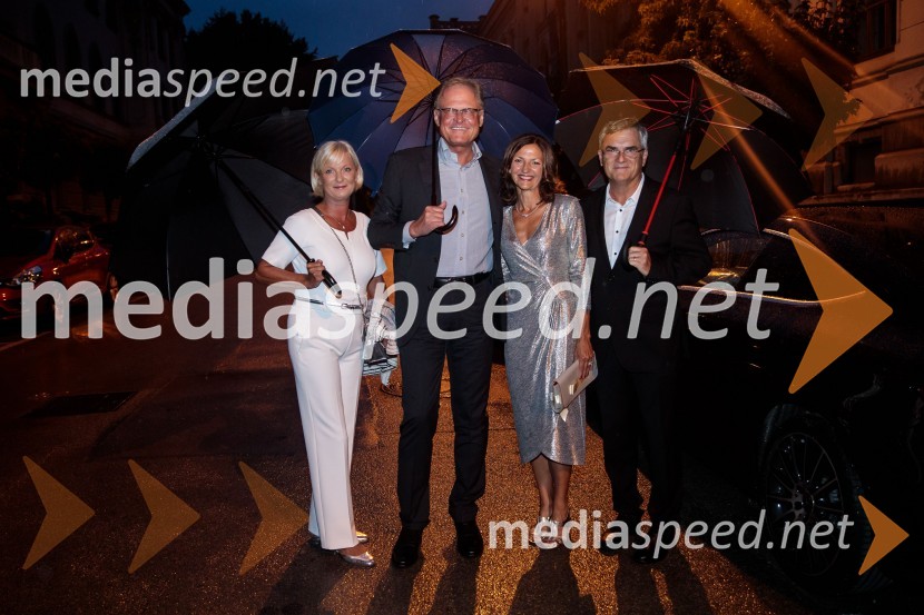  Janez  Škrabec, direktor Riko d.o.o., predsednik Slovensko-ruskega poslovnega sveta, častni konzul Belorusije;  Sonja Poljanšek Škrabec, lastnica Welness centra Sunny; dr. Maja Zalaznik, nekdanja ministrica za izobraževanje, znanost in šport;  Aleksander  Zalaznik, generalni direktor Danfoss Trata, predsednik Združenja ManagerAna Netrebko in Jusif Ejvazov, koncert opernih arij, 68. Ljubljana Festivala