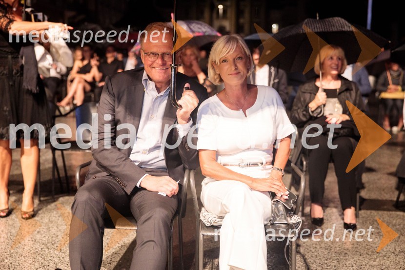  Janez  Škrabec, direktor Riko d.o.o., predsednik Slovensko-ruskega poslovnega sveta, častni konzul Belorusije;  Sonja Poljanšek Škrabec, lastnica Welness centra SunnyAna Netrebko in Jusif Ejvazov, koncert opernih arij, 68. Ljubljana Festivala