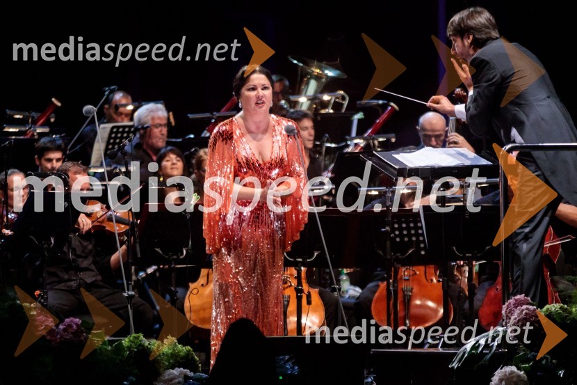  Anna Netrebko, sopranistka;  Michelangelo Mazza, dirigentAna Netrebko in Jusif Ejvazov, koncert opernih arij, 68. Ljubljana Festivala