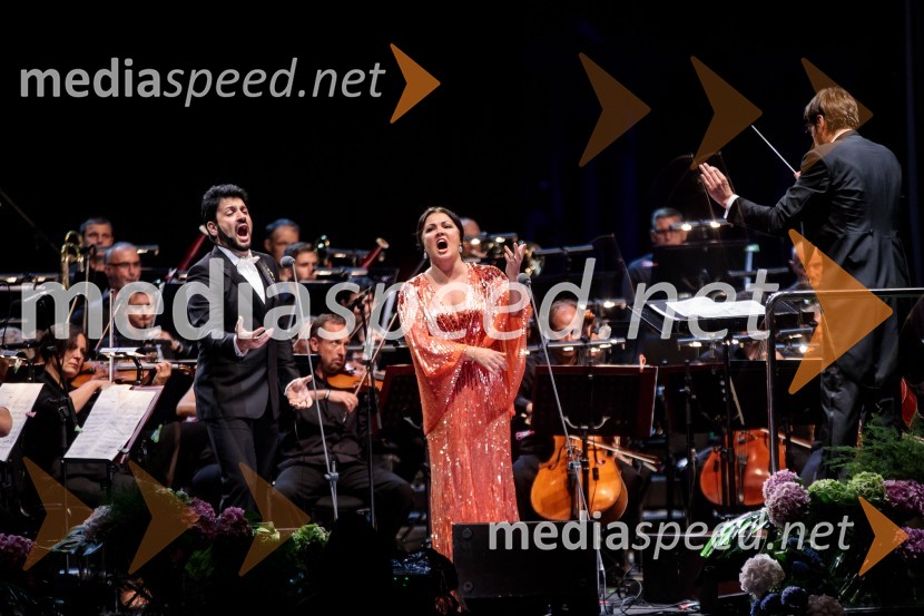  Jusif Ejvazov, tenor;  Anna Netrebko, sopranistka;  Michelangelo Mazza, dirigentAna Netrebko in Jusif Ejvazov, koncert opernih arij, 68. Ljubljana Festivala