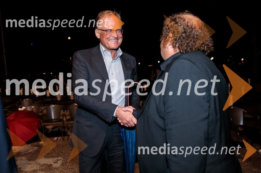  Janez  Škrabec, direktor Riko d.o.o., predsednik Slovensko-ruskega poslovnega sveta, častni konzul Belorusije;  Darko  Brlek, direktor in umetniški vodja, Festival LjubljanaAna Netrebko in Jusif Ejvazov, koncert opernih arij, 68. Ljubljana Festivala