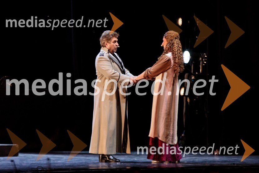  Branko Robinšak, operni pevec;  Elena Dobravec, operna pevkaNabucco, opera v okviru 68. Ljubljana Festivala