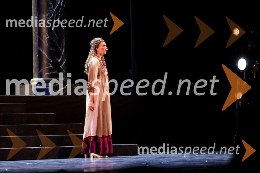  Elena Dobravec, operna pevkaNabucco, opera v okviru 68. Ljubljana Festivala