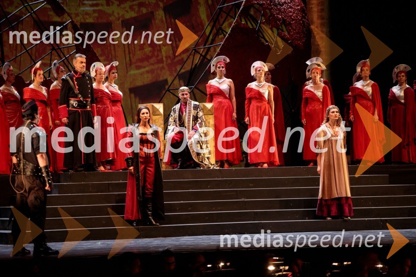  Dragana Radaković, operna pevka;  Marko Kobal, operni pevec;  Elena Dobravec, operna pevkaNabucco, opera v okviru 68. Ljubljana Festivala