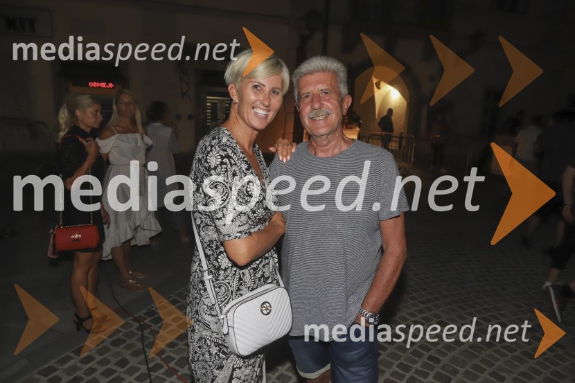  ... ;  Drago Cotar, nekdanji direktor Zavarovalnega združenja, predsednik NK Maribor in organizacijskega odbora Zlate lisiceOtvoritev fontane na Glavnem trgu, Maribor