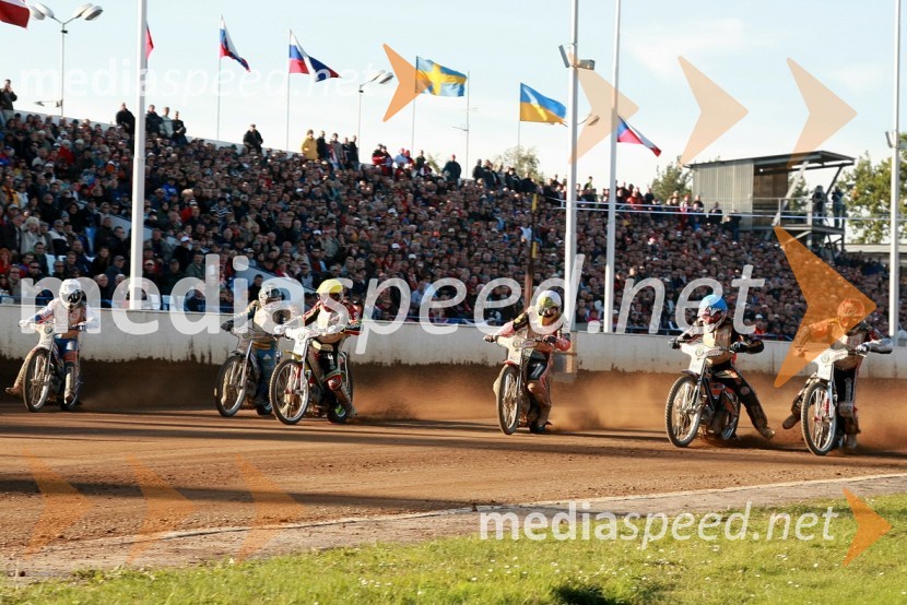Štart velikega finala: Wieslaw Jagus, Poljska, Karol Zabik, Poljska, Leigh Adams, Avstralija, Matej Ferjan, Madžarska, Peter Karlsson, Švedska in Hans N. Andersen, DanskaSPEEDWAY, 60. Zlata čelada