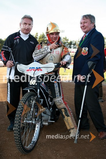 Štarter, Hans N. Andersen, Danska in Evzen Erban, predsednik AMK Zlata Prilba, Pardubice in direktor JRM-Jawa MotorsSPEEDWAY, 60. Zlata čelada