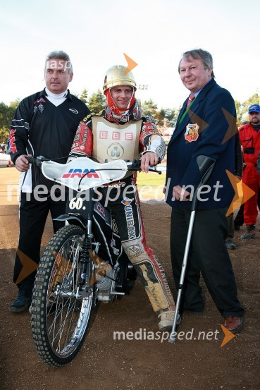 Štarter, Hans N. Andersen, Danska in Evzen Erban, predsednik AMK Zlata Prilba, Pardubice in direktor JRM-Jawa MotorsSPEEDWAY, 60. Zlata čelada