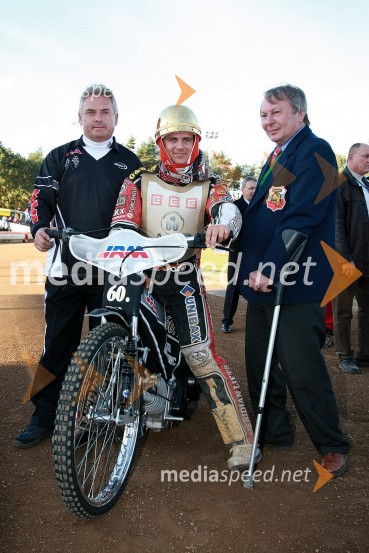 Štarter, Hans N. Andersen, Danska in Evzen Erban, predsednik AMK Zlata Prilba, Pardubice in direktor JRM-Jawa MotorsSPEEDWAY, 60. Zlata čelada
