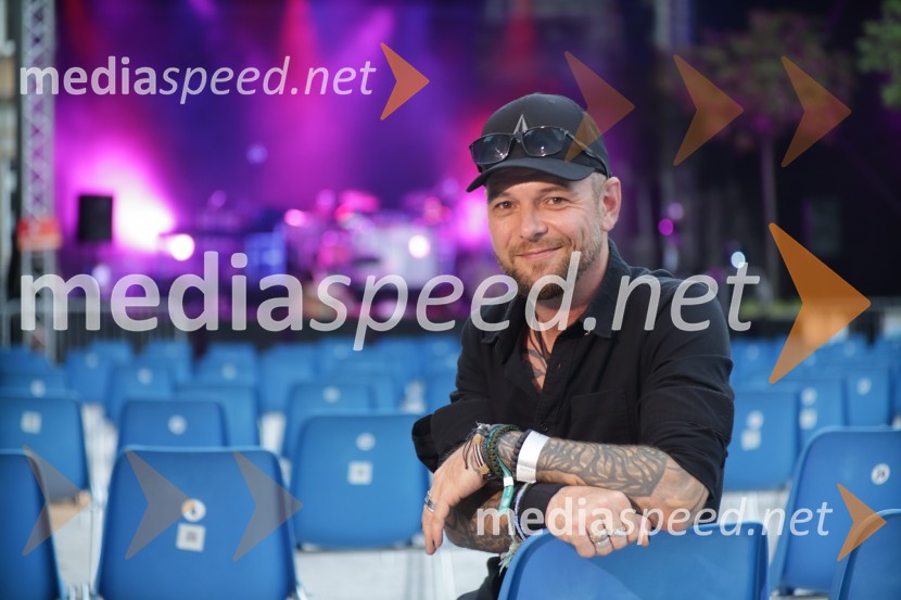  Tomi Meglič, glasbenik, pevec skupine SiddhartaSiddharta, Leonart in petkovo dogajanje, Festival Lent 2020