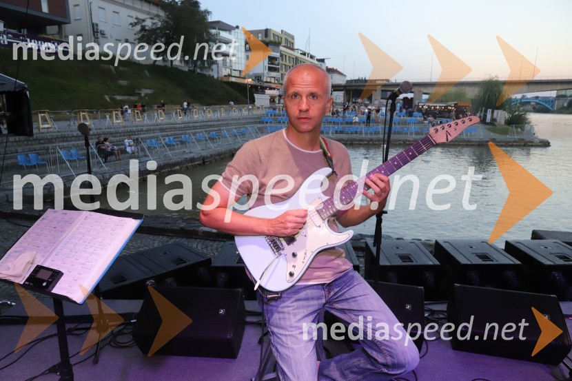  Marko Zaletelj, kitaristSiti hlapci in sobotno dogajanje, Festival Lent 2020