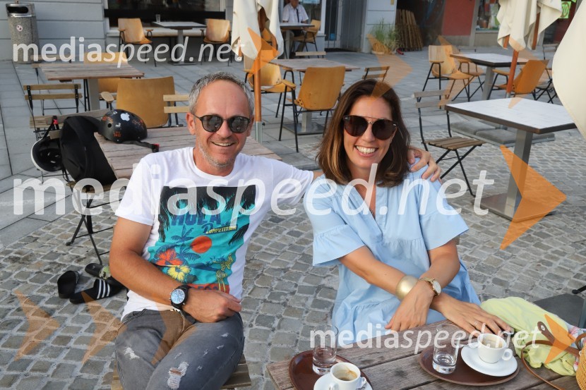  Andrej Bauman, pomočnik uprave Vzajemne zdravstvene zavarovalnice;  Nina Miglič, pevkaDimek in Davor Klarič, Emkej, Muzičari, Bojan Emeršič in nedeljsko dogajanje, Festival Lent 2020