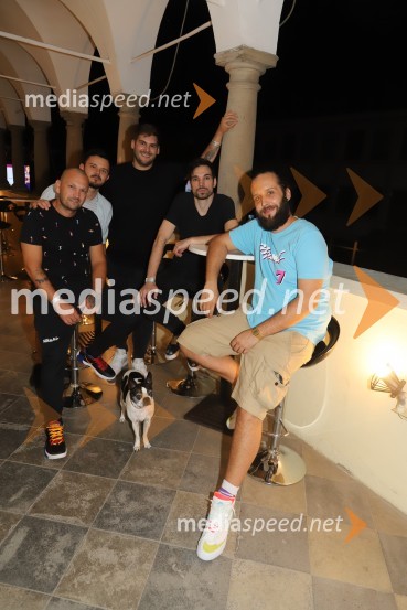  Anže Metod Breskvar, Muzičari;  Žan Hauptman, Muzičari;  Nace  Jordan, Muzičari;  Vid Turica, Muzičari;  Marko Kocjan - Emkej, glasbenikDimek in Davor Klarič, Emkej, Muzičari, Bojan Emeršič in nedeljsko dogajanje, Festival Lent 2020