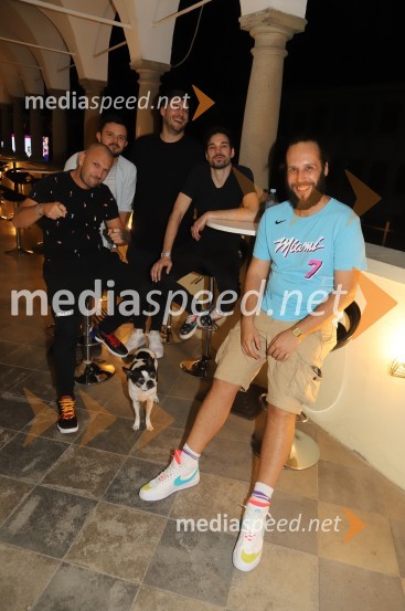  Anže Metod Breskvar, Muzičari;  Žan Hauptman, Muzičari;  Nace  Jordan, Muzičari;  Vid Turica, Muzičari;  Marko Kocjan - Emkej, glasbenikDimek in Davor Klarič, Emkej, Muzičari, Bojan Emeršič in nedeljsko dogajanje, Festival Lent 2020