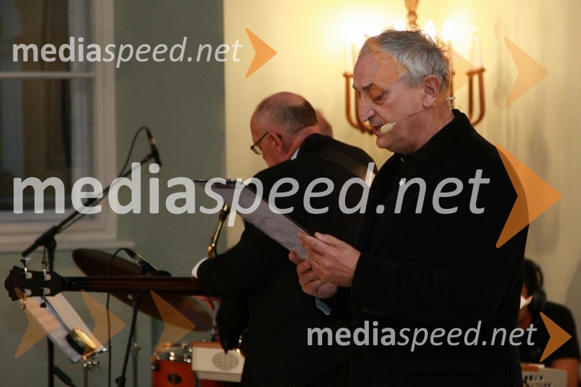 Vladimir Jurc, igralec in povezovalec prireditveZlata petdeseta, otvoritev razstave Ivo Robić