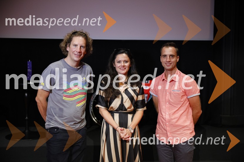  Blaž Oman;  Lora Klinc, dekle Primoža Rogliča;  David  ČrmeljPredpremiera dokumentarnega filma Moja pot na dirko po Franciji in predstavitev knjige Kilometer nič