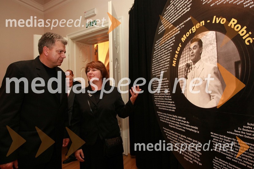 Andrej Verlič, podžupan Maribora in Vesna Leiner, kustodinja Muzeja mesta ZagrebZlata petdeseta, otvoritev razstave Ivo Robić