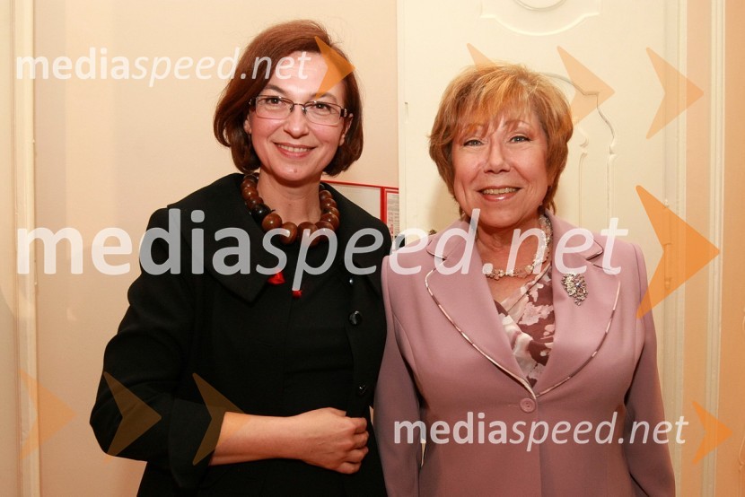 Mirjana Koren, direktorica Pokrajinskega muzeja Maribor in Lidija Kodrič, pevkaZlata petdeseta, otvoritev razstave Ivo Robić