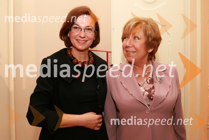 Mirjana Koren, direktorica Pokrajinskega muzeja Maribor in Lidija Kodrič, pevkaZlata petdeseta, otvoritev razstave Ivo Robić