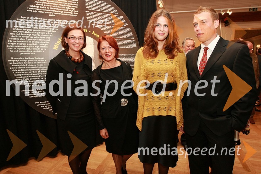 Mirjana Koren, direktorica Pokrajinskega muzeja Maribor, Sanja Štangelj, kolekcionarka, Emina Koren, študentka in Uroš Žerak, prevajalecZlata petdeseta, otvoritev razstave Ivo Robić