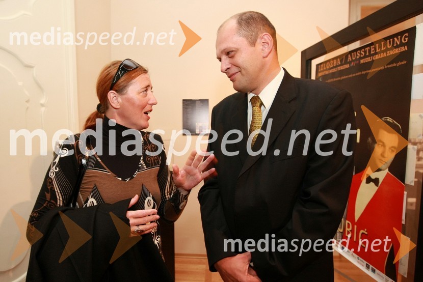 Nadja Kovše, podjetnica in Denis Podgornik, prokurist podjetja ProtectZlata petdeseta, otvoritev razstave Ivo Robić